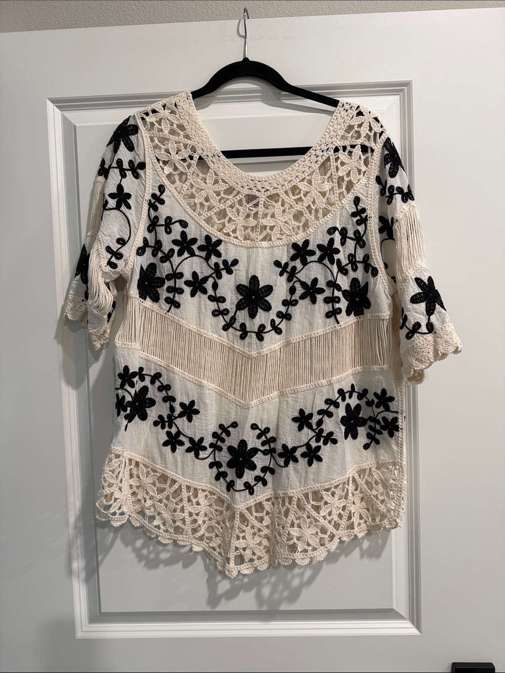 Oliver anthropologie crochet Embroidered Ivory Top with Black Accents sz s